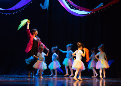 Corso di Giocodanza® a Sarnano con Ilaria Battaglioni per bambini e bambine dai 3 ai 7 anni - Scuola di Arti Sceniche e Performative APS Circolo di Piazza Altra - 2023 - Il Circo tra le Stelle