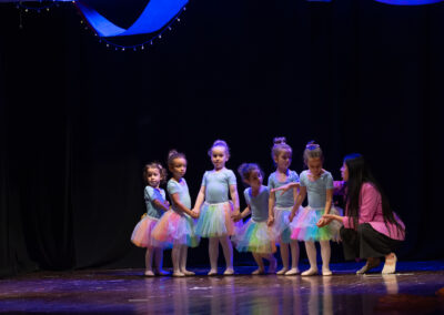 Corso di Giocodanza® a Sarnano con Ilaria Battaglioni per bambini e bambine dai 3 ai 7 anni - Scuola di Arti Sceniche e Performative APS Circolo di Piazza Altra - 2023 - Il Circo tra le Stelle